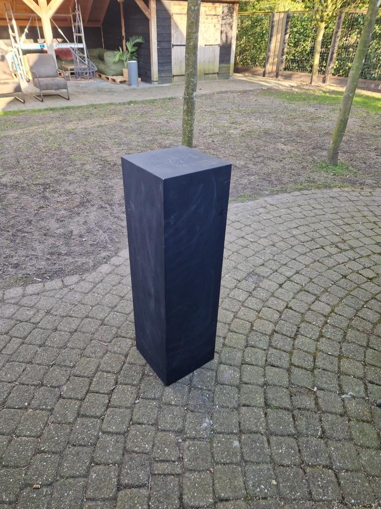 Zwarte zuil / sokkel - Ideaal voor decoratie, Ophalen of Verzenden, Gebruikt