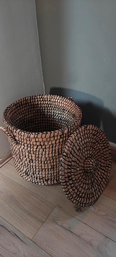 Gevlochten Afrikaanse Rieten Mand Bruin/Zwart Patroon, Huis en Inrichting, Woonaccessoires | Schalen en Manden, Gebruikt, Mand