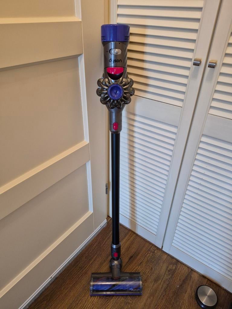 Dyson V8 stofzuiger en kruimeldief, Witgoed en Apparatuur, Stofzuigers, Ophalen of Verzenden, Gebruikt, Stofzuiger