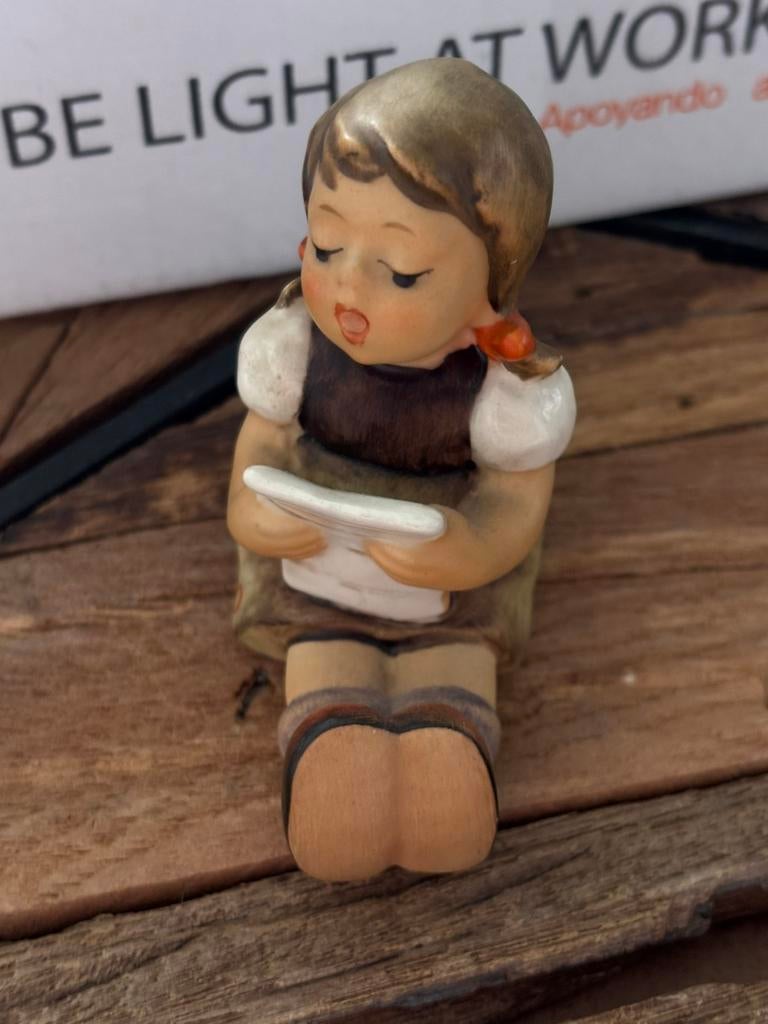 Girl with sheet music Hummel Goebel, Ophalen of Verzenden, Zo goed als nieuw, Hummel