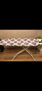 Strijkplank met stopcontact en strijkijzerhouder, Ophalen, Gebruikt