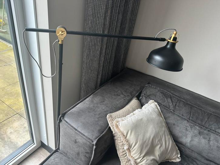 Staande zwarte verstelbare vloerlamp Ikea Ranarp, Huis en Inrichting, Lampen | Vloerlampen, Zo goed als nieuw, 150 tot 200 cm
