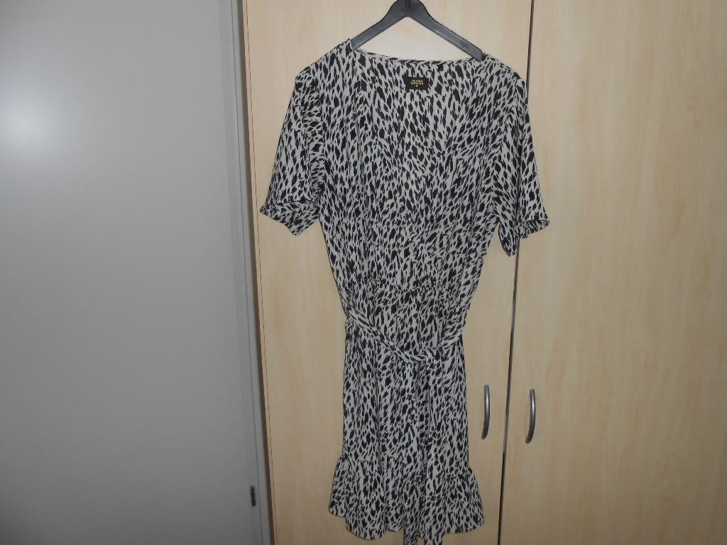 Nieuw jurkje maat M van Seven Sisters met print, Kleding | Dames, Jurken, Maat 38/40 (M), Seven Sisters, Beige, Nieuw