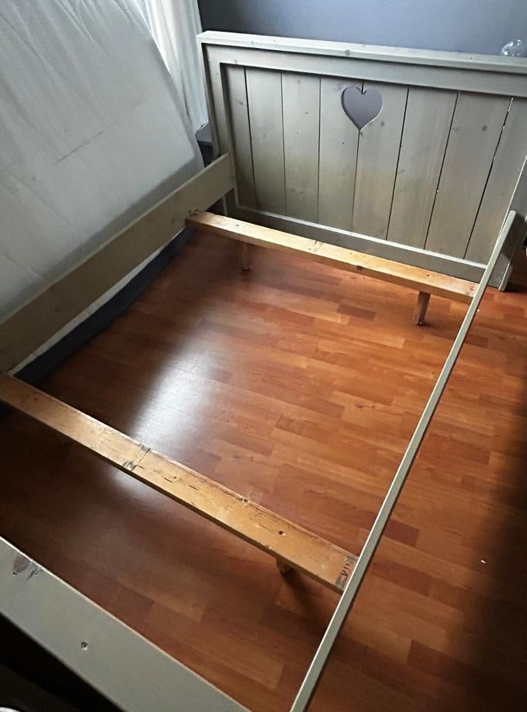 Bedframe 140x200 cm met hartje, Ophalen, Tweepersoons, Hout, 140 cm