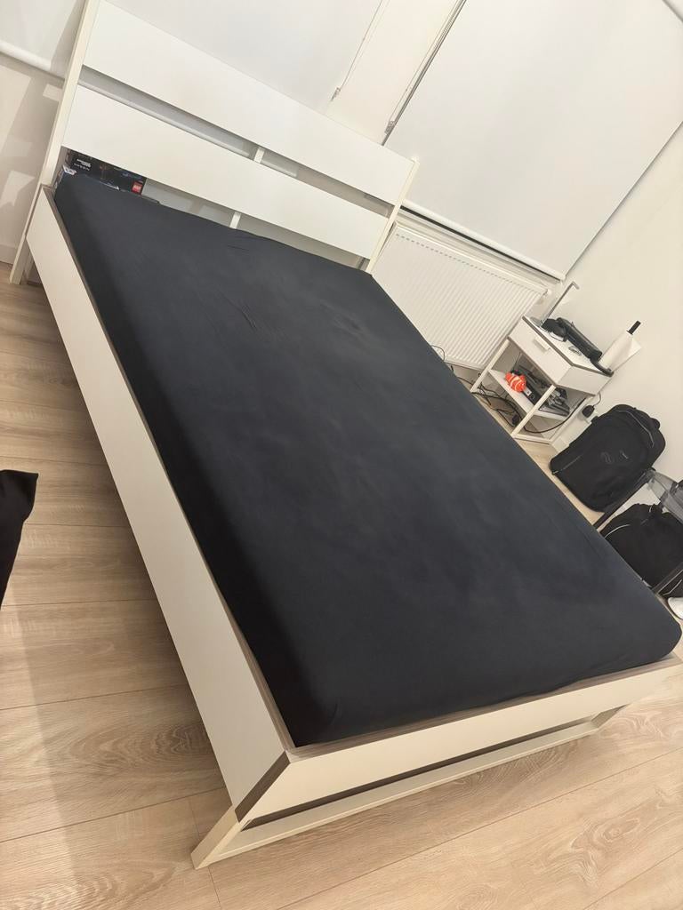 Bed inclusief matras, Ophalen, Tweepersoons, 140 cm, Zo goed als nieuw