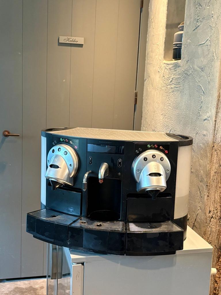 Nespresso professioneel, Witgoed en Apparatuur, Koffiezetapparaten, Ophalen of Verzenden, Gebruikt, Koffiemachine, Koffiepads en cups