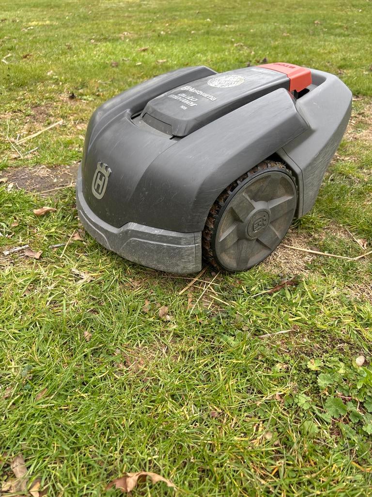Husqvarna Automower 105 robotmaaier, Ophalen of Verzenden, Gebruikt, 20 tot 25 cm