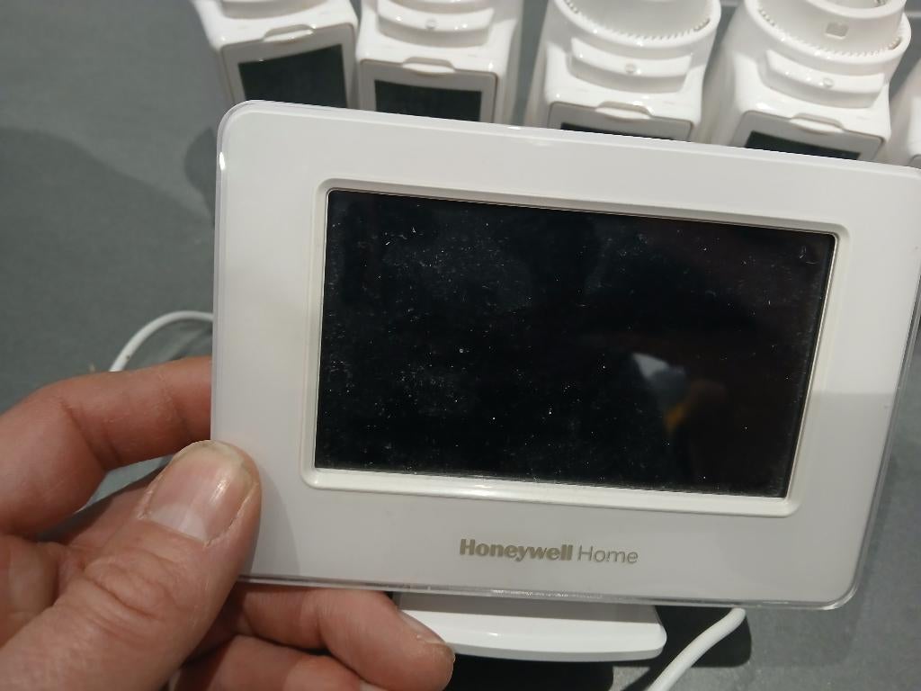 Honeywell Home Evohome regeling met 5 thermostaat regelaars, Doe-het-zelf en Verbouw, Ophalen of Verzenden, Gebruikt