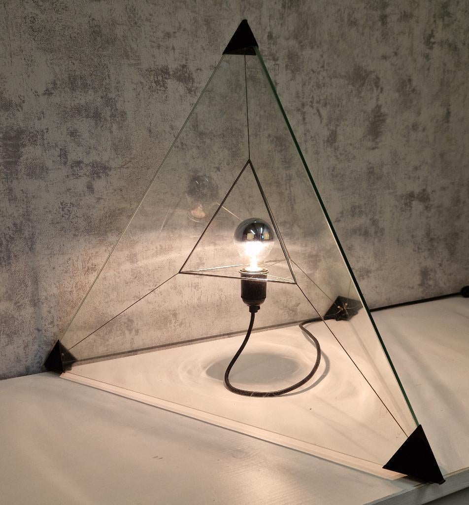Tetrahedron, Piramide lamp, F van Nieuwenborg en M Wegman, Ophalen, Minder dan 50 cm