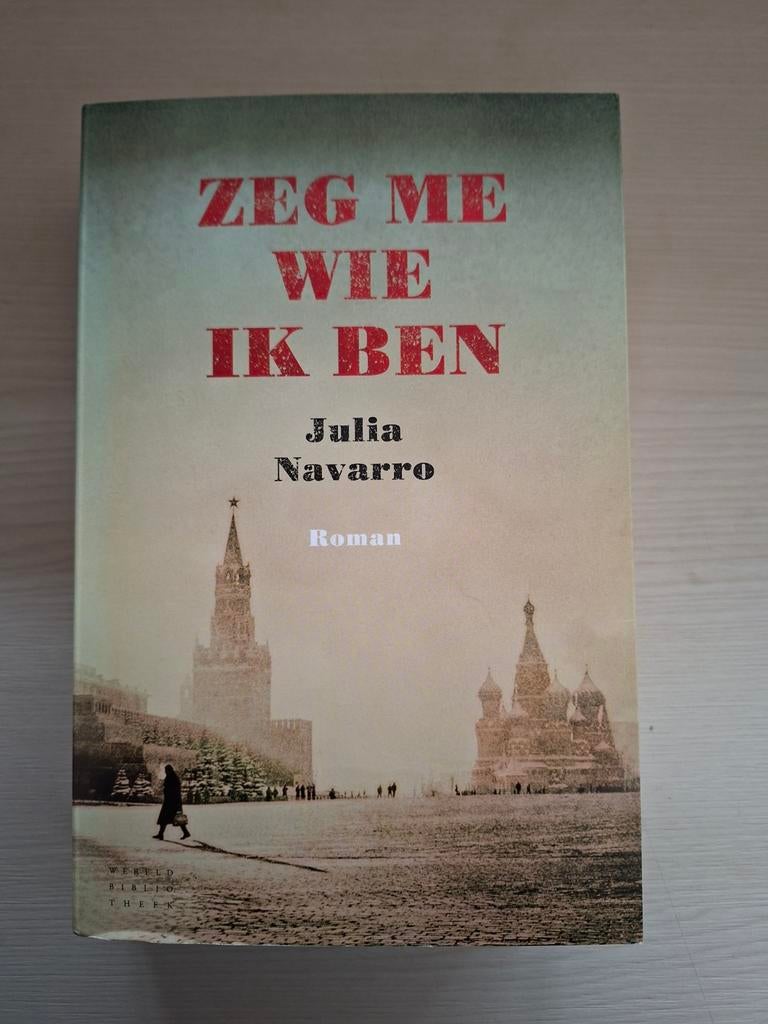 Zeg Me Wie Ik Ben - Julia Navarro Roman, Boeken, Ophalen of Verzenden, Gelezen, Julia Navarro, Europa overig