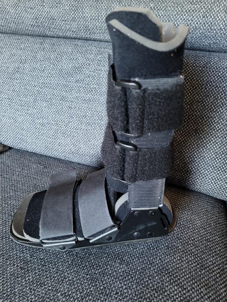 Gipsvoeten brace rechts merk breg m met klittenband, Ophalen of Verzenden