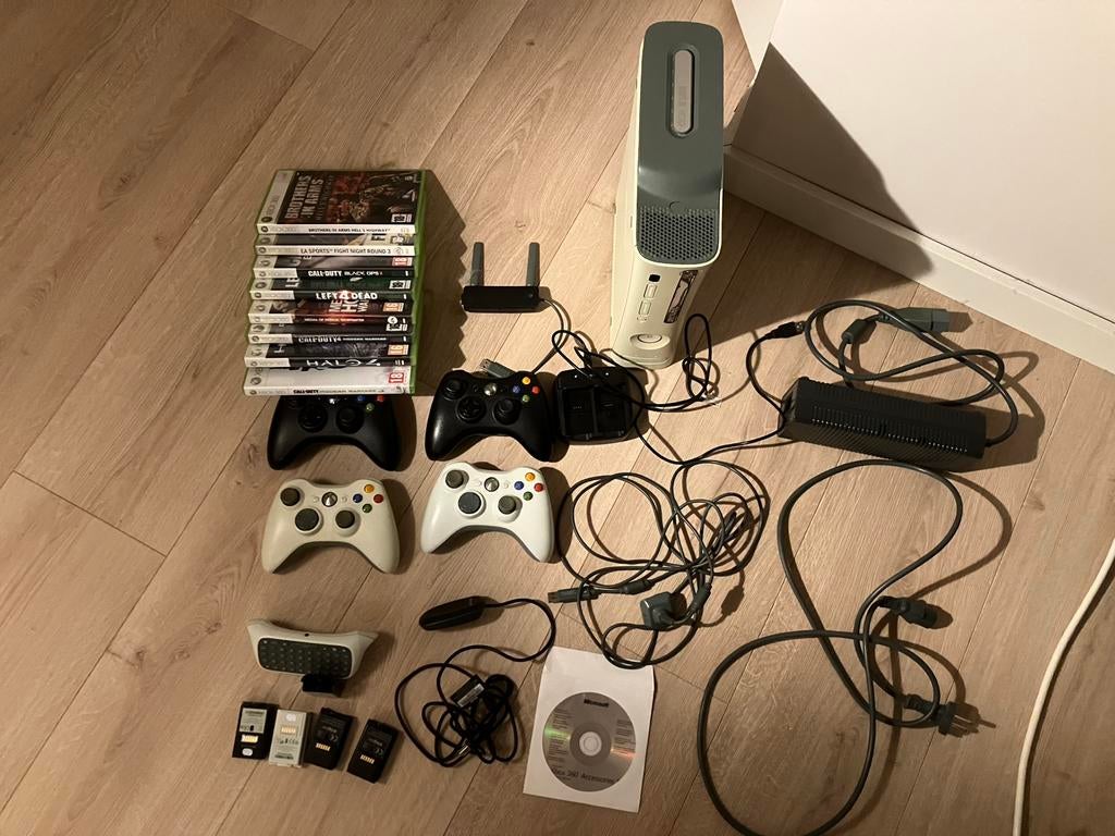 XBOX 360 inclusief spellen en accesoires, Ophalen, Gebruikt, Overige genres, 3 spelers of meer