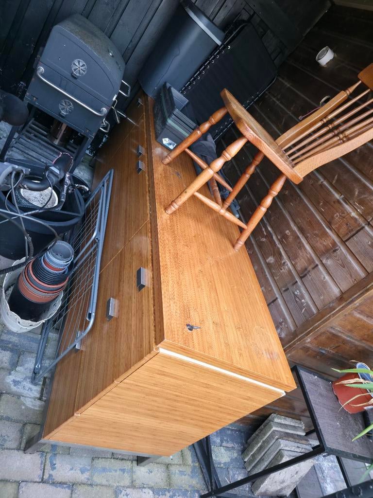 Grote kast / dressoir, Huis en Inrichting, Barren, Ophalen, Zo goed als nieuw