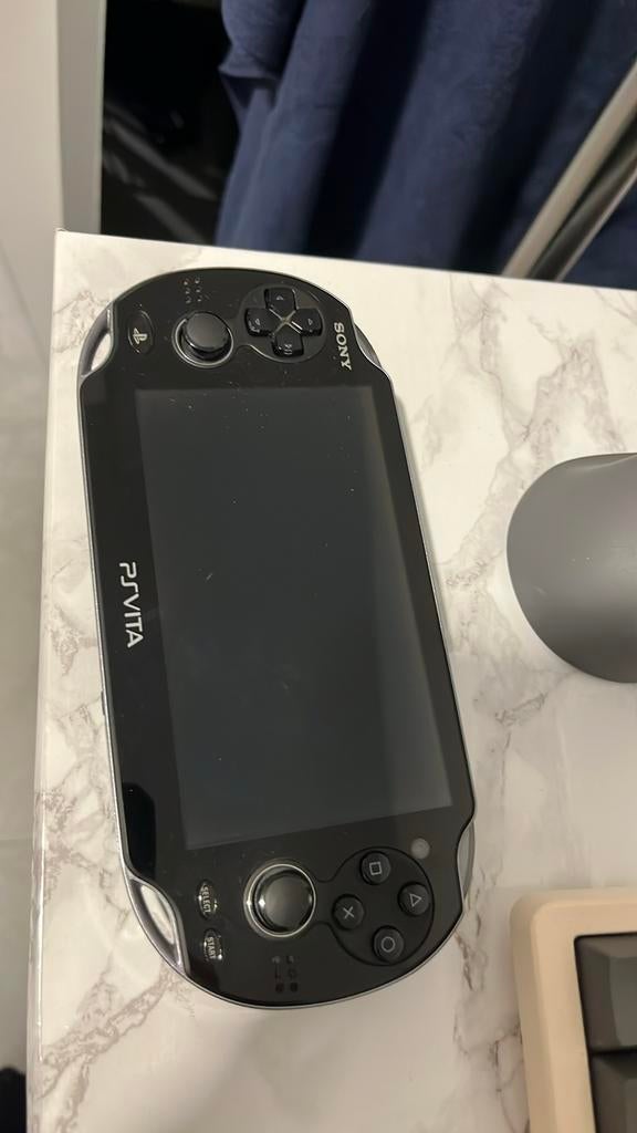 PS Vita 1000 met SD2Vita en 128 GB SD kaart, Spelcomputers en Games, Ophalen, Gebruikt, Zwart