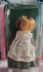 Poppenhuis popje, Ophalen of Verzenden, Poppenhuis