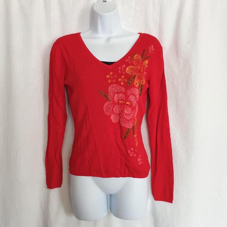 Mooi rood damesshirt, pailletjes en kralen. Mt 38, Kleding | Dames, T-shirts, Zo goed als nieuw, Maat 38/40 (M), Rood, Lange mouw