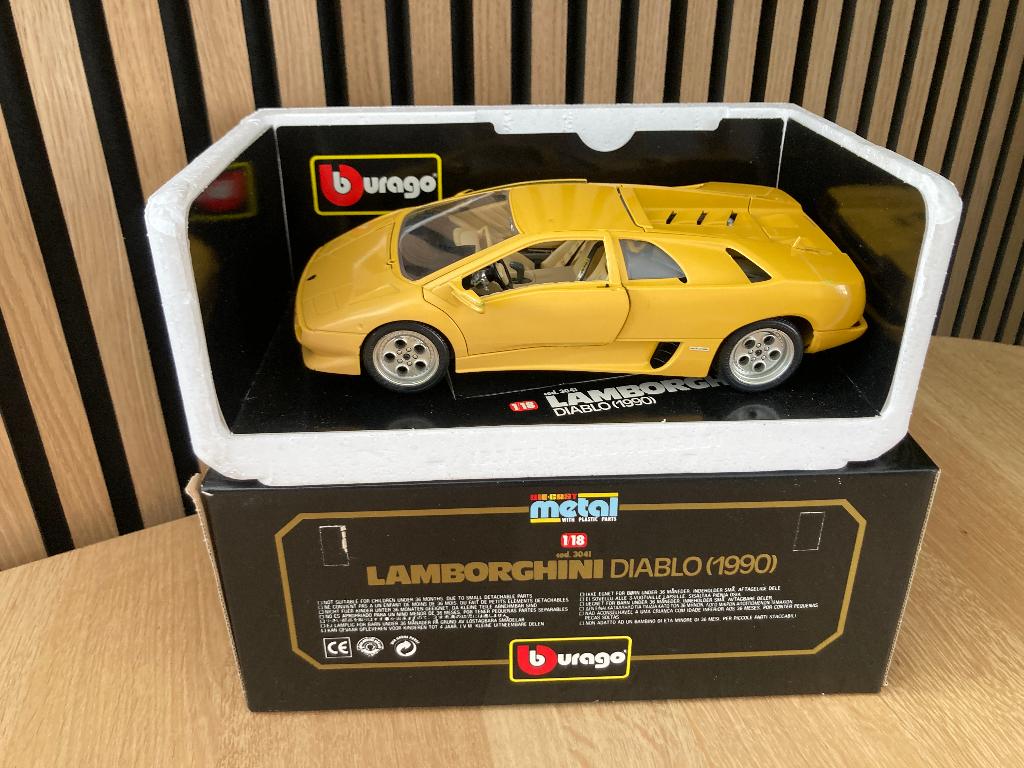 bburago Lamborgini Diablo (1990) Metal 1:18, Ophalen, Zo goed als nieuw, Auto, Bburago