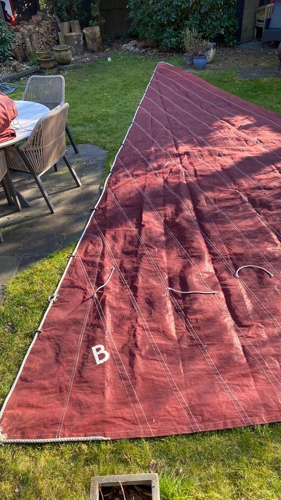 Fokzeil bruin op leuven, Watersport en Boten, Ophalen, 6 meter of meer, 15 tot 30 m², Zo goed als nieuw
