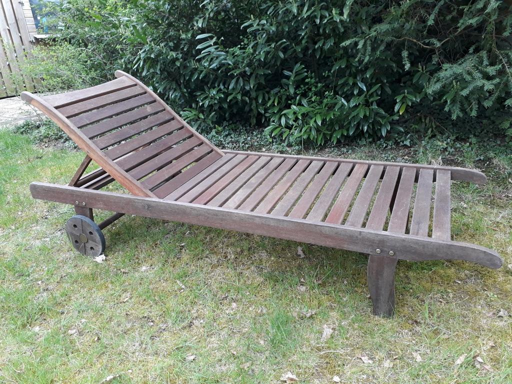 Houten ligbed met wielen en verstelbare rugleuning, Tuin en Terras, Ligbedden, Ophalen, Gebruikt, Hout, Verstelbaar