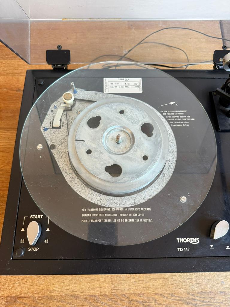 Thorens TD 147 platenspeler, Ophalen of Verzenden, Zo goed als nieuw, Thorens