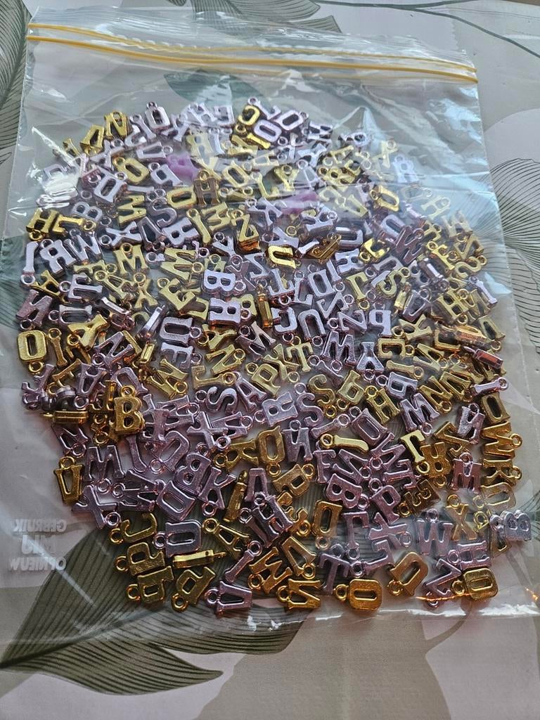 Grote partij letterbedels (A-Z) in goud en zilverkleurig, Ophalen of Verzenden
