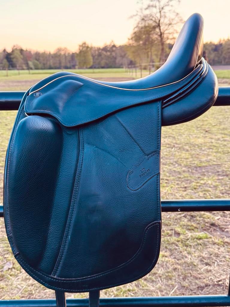 Kingsley D6 dressuurzadel, Ophalen, Zo goed als nieuw, Dressuur