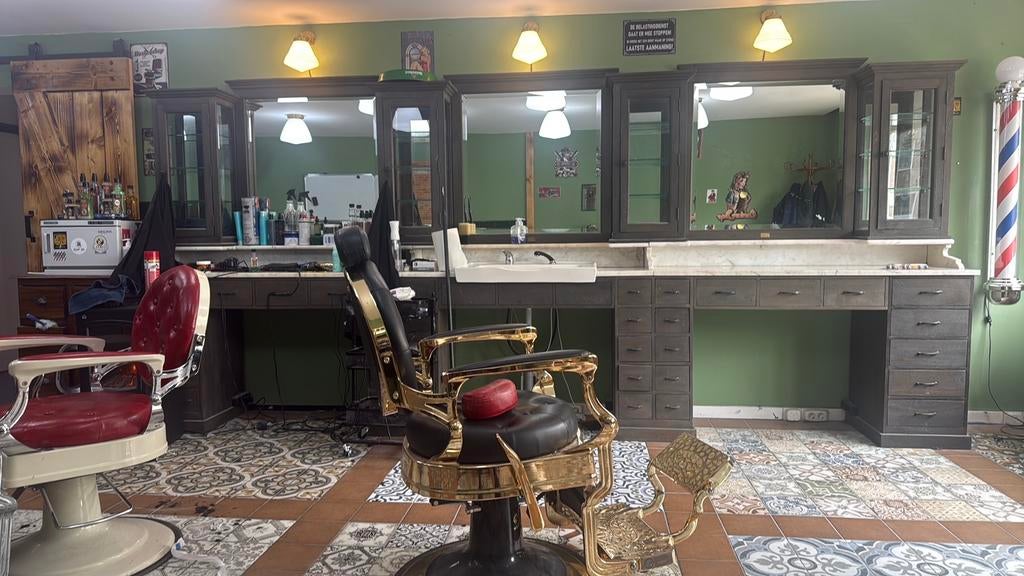 Kappers meubilair moet weg!, Knippen