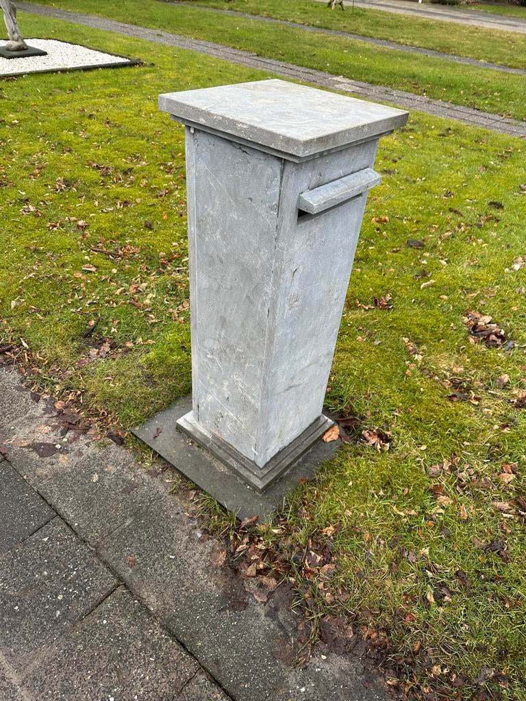 Stijlvolle staande brievenbus van hardsteen natuursteen, Tuin en Terras, Brievenbussen, Ophalen, Gebruikt, Beton, Staande brievenbus