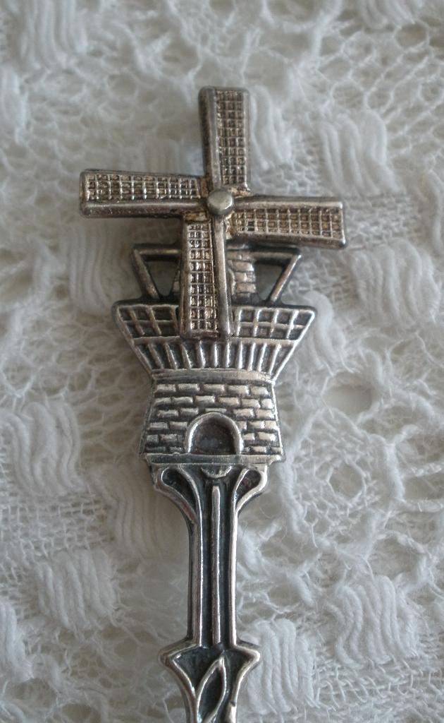 Oud verzilverd lepeltje met molen met draaiende wieken, Ophalen of Verzenden