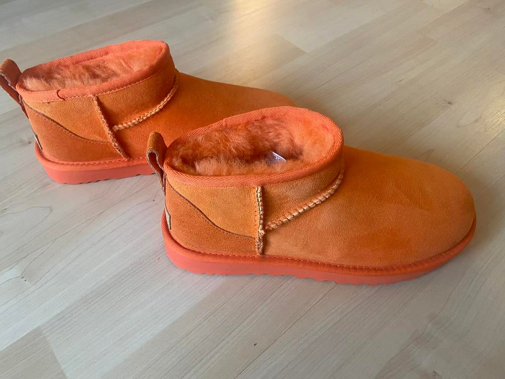 Oranje UGG Mini Boots, Kleding | Dames, Schoenen, Nieuw, Instappers, Oranje, Ophalen of Verzenden