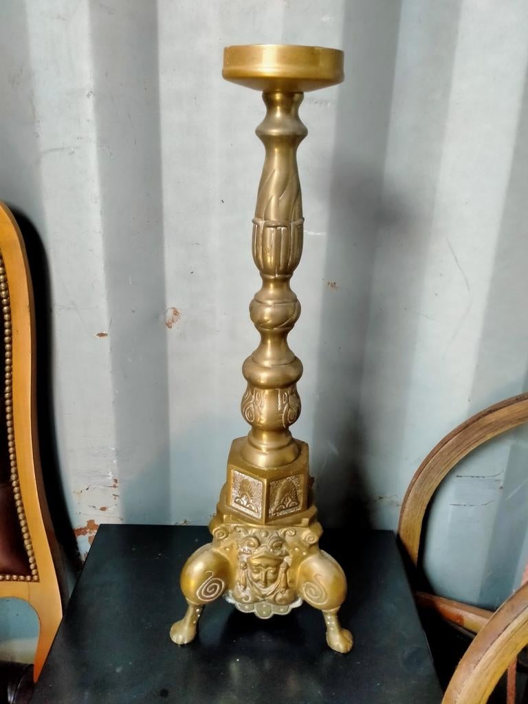Zware koperen kandelaar met gedetailleerde versieringen, Antiek en Kunst, Ophalen of Verzenden, Koper of Brons
