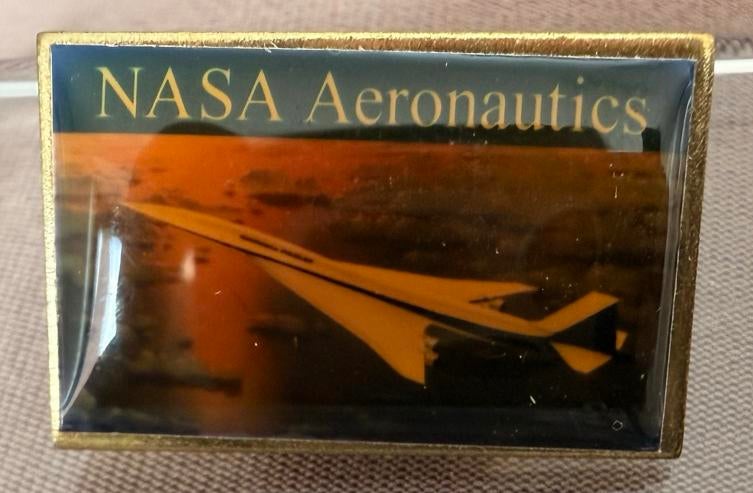 NASA Aeronautics button USA genummerd, Verzenden, Nieuw, Overige onderwerpen, Speldje of Pin