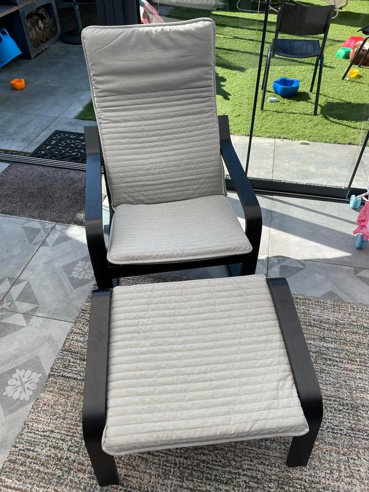 IKEA Poäng stoel met voetenbankje - Zwart/Grijs, Huis en Inrichting, Fauteuils, Gebruikt, Hout, 50 tot 75 cm, 75 tot 100 cm, Ophalen
