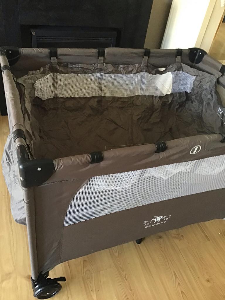Inklapbare/opvouwbare babybox/bedje - Ideaal voor reizen, Ophalen, Gebruikt, Rechthoekig, Wieltjes