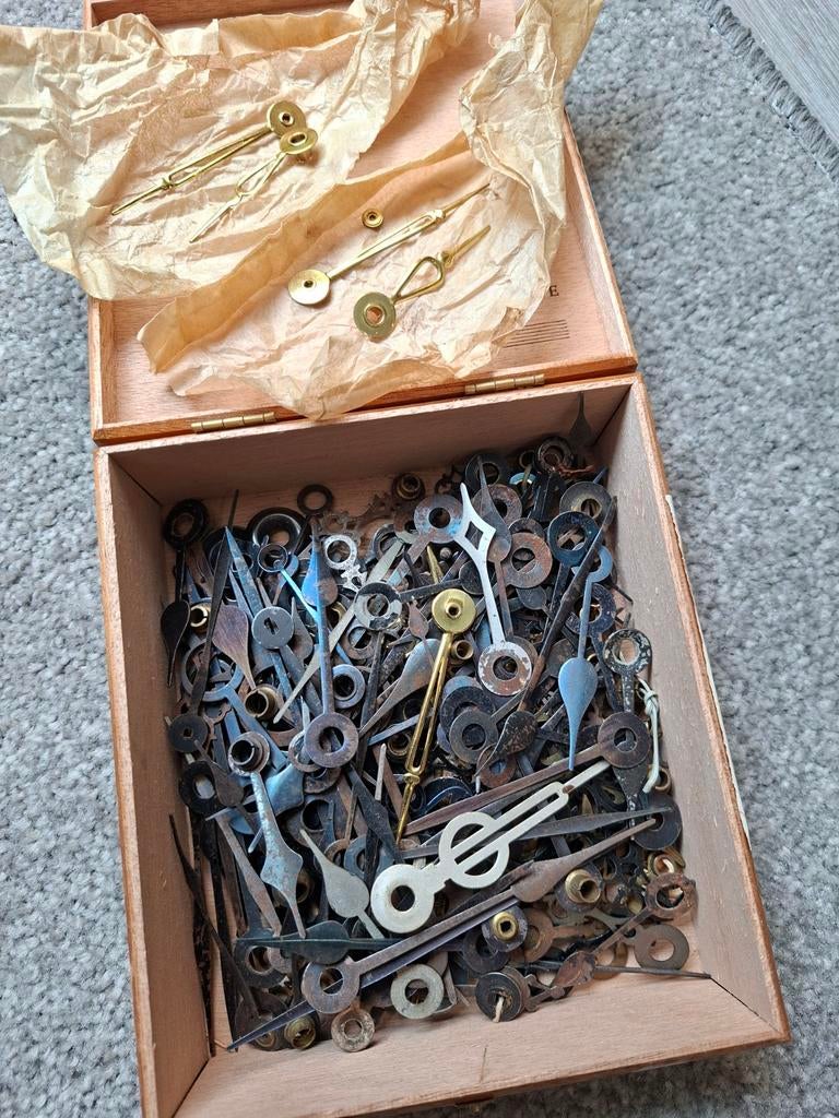 Grote partij wijzers voor klokken, Antiek en Kunst, Antiek | Klokken, Ophalen of Verzenden