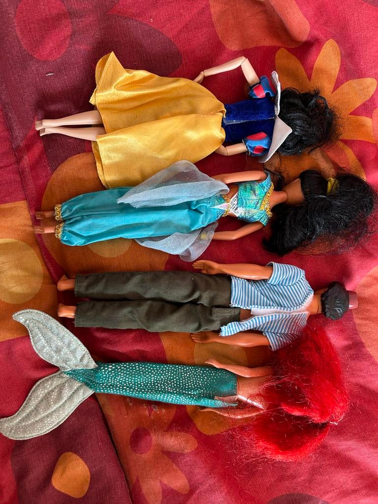 4 oude Disney Barbies, Ophalen of Verzenden, Gebruikt