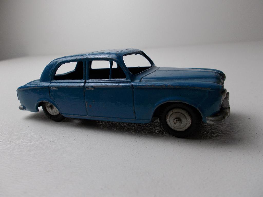 DINKY TOYS Ref 24B PEUGEOT 403 BOITE D'ORIGINE