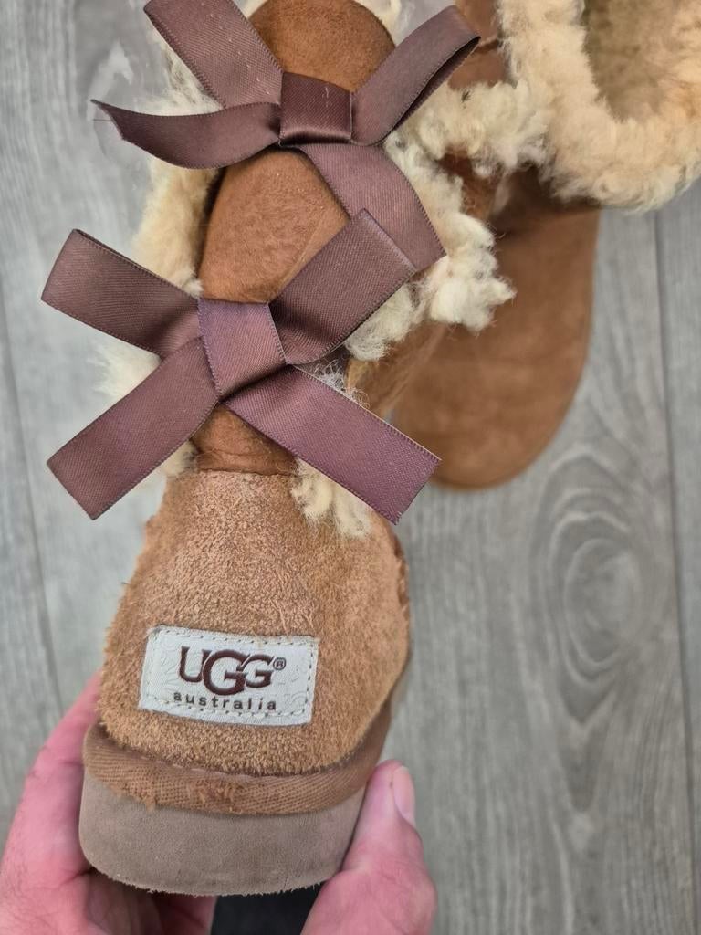UGG Australia laarzen met strikjes maat 37, Ophalen, Bruin, UGG Australia, Lage of Enkellaarzen