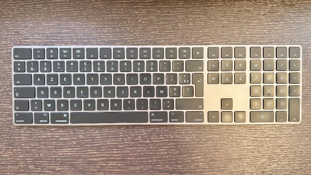 Apple Magic Keyboard Space Gray AZERTY FR-BE zeldzaam, Computers en Software, Toetsenborden, Gebruikt, Multimediatoetsen, Azerty