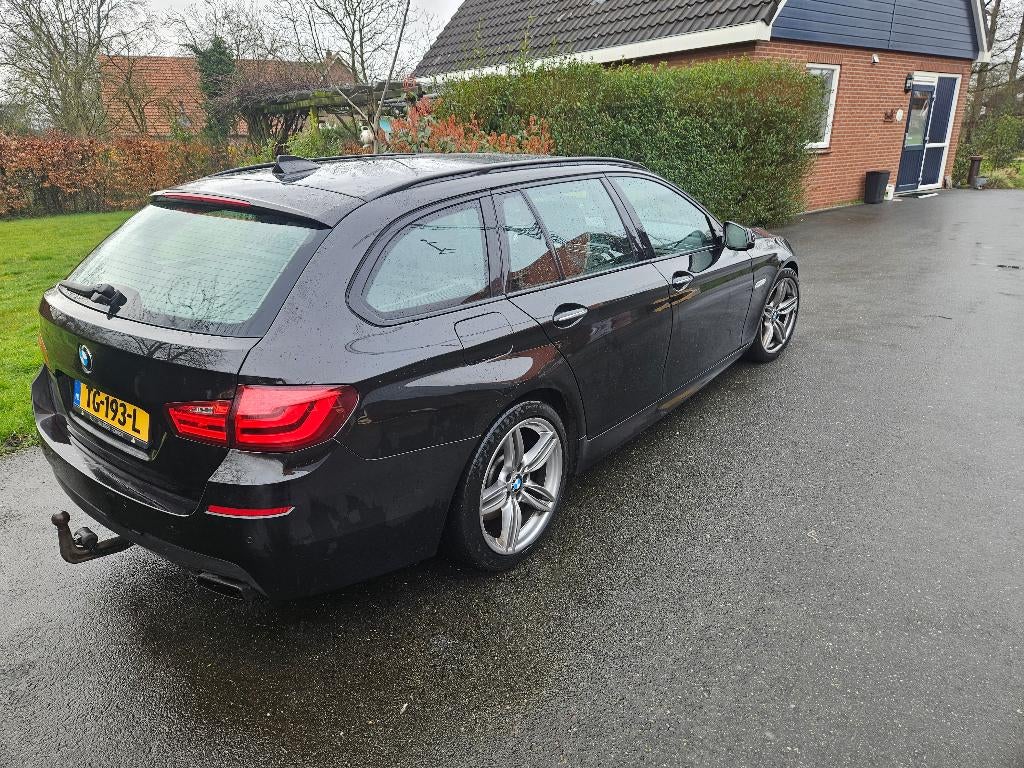BMW 5-Serie 3.0 M550d Touring Xdrive AUT 2013 Zwart, Auto's, Automaat, USB, 2993 cc, Zwart