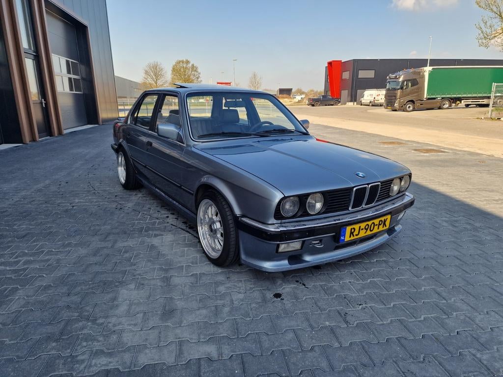 BMW 3-Serie e30 4.0L v8 | m60b40 | 286pk | sedan | m-tech 1, Auto's, Achterwielaandrijving, Blauw, Handgeschakeld, Particulier