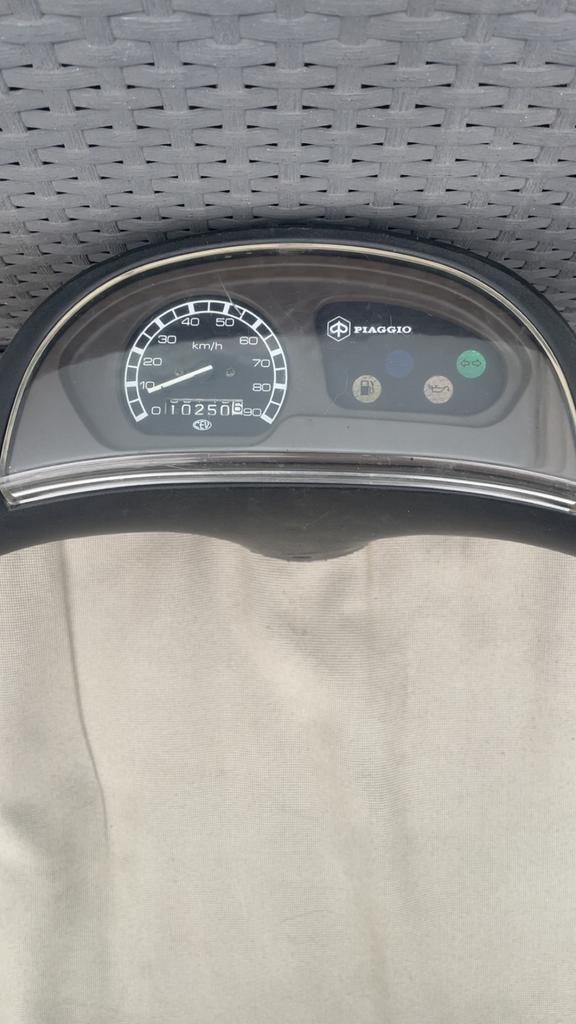 Piaggio Zip type 1,2,3 stuurkap met teller, Fietsen en Brommers, Brommeronderdelen | Algemeen, Gebruikt, Kap, Ophalen of Verzenden