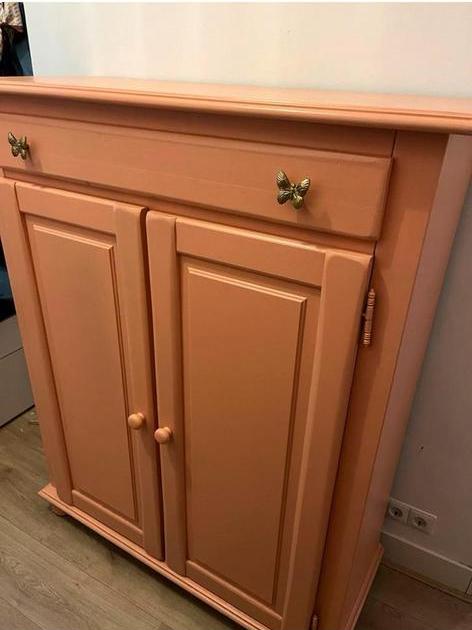 Perzik/terracotta Meidenkast/dressoir, Ophalen, Zo goed als nieuw, 25 tot 50 cm