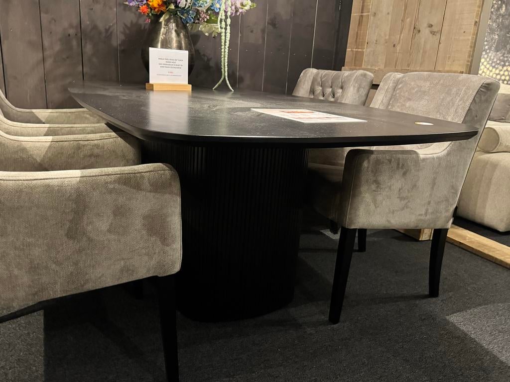 Deense Ovale Mango Tafel Zwart - Showroommodel, Huis en Inrichting, Tafels | Eettafels, Ophalen, Zo goed als nieuw, Vier personen