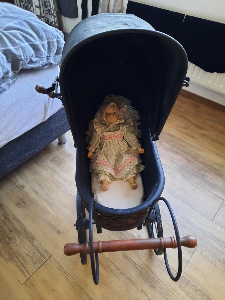 Antieke/brocante poppenwagen., Ophalen