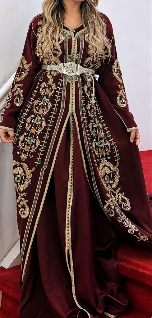 Prachtige Marokkaanse Takchita - Bordeauxrood met Borduurwer, Kleding | Dames, Gelegenheidskleding, Zo goed als nieuw, Overige typen