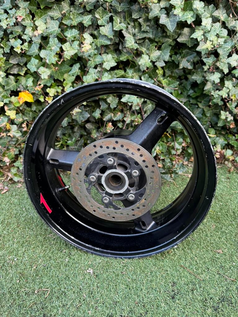 Suzuki gsxr 600 750 k1 - k5  achtervelg achterwiel, Ophalen of Verzenden, Gebruikt