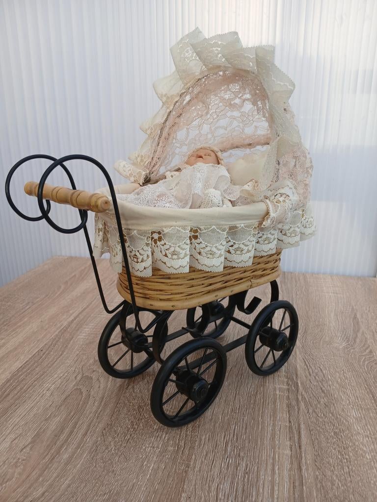 Klassieke poppenwagen met pop - Vintage stijl, Ophalen, Zo goed als nieuw, Babypop