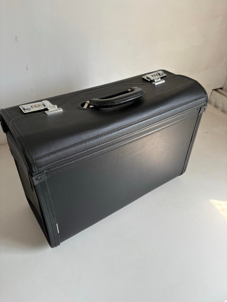 Mooie zwarte pilotenkoffer met cijfersloten, Overige materialen, Gebruikt, Slot, Minder dan 50 cm