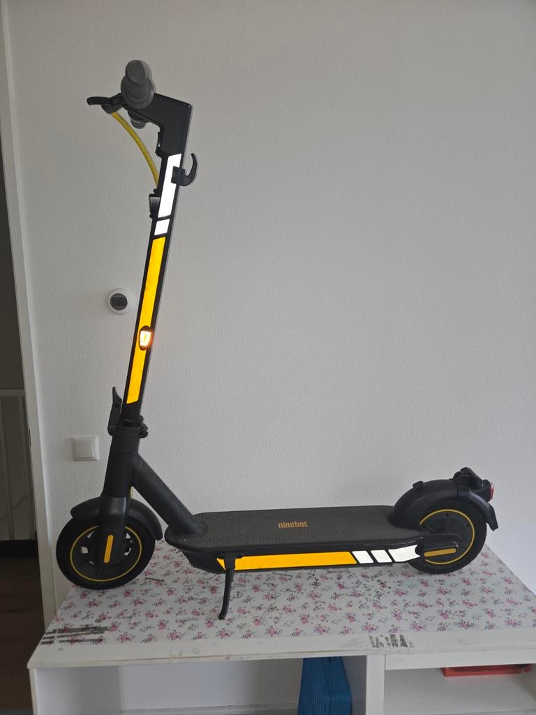 Elektrische step. Segway Ninebot met luchtbanden, Ophalen, Elektrische step (E-scooter)